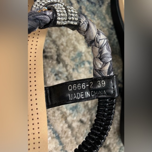 Siketu Sandals, Size 39 - Picture 6 of 6